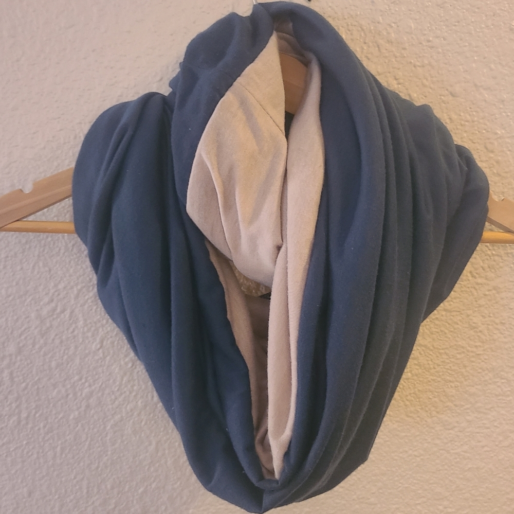 ✨️FLASH SALE✨️Infinity Scarf - Picture 3 of 4